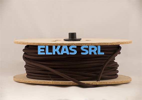 Nossos cabos são certificados. Eles também têm um processo de colagem que os impede de serem desintegrados em sua armadura